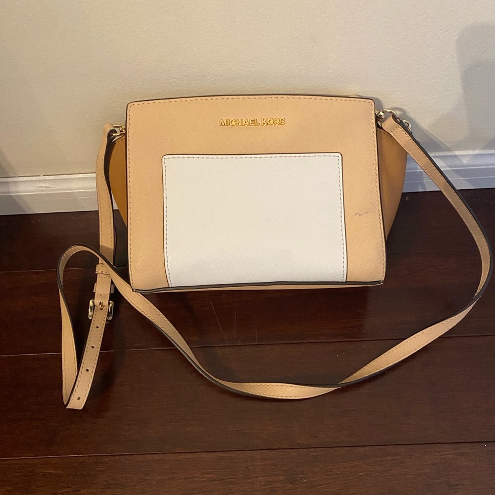 Michael Kors Beige and White Crossbody Bag